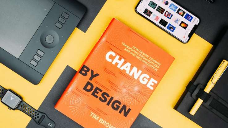 Buch "Change by Design" auf Schreibtisch