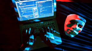 laptop und maske im kontext von domain abuse cases